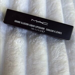 MAC Cosmetics Grand Illusion Liquid Lipcolour